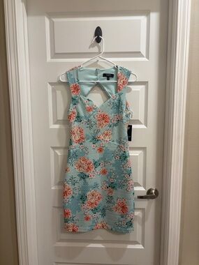 ✨NWT~GUESS Floral Bodycon Dress 👗✨